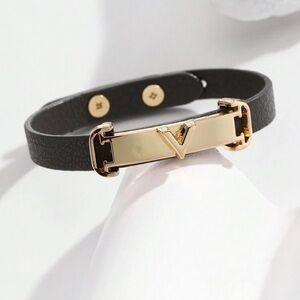Elegant Black Bracelet with Gold Accent